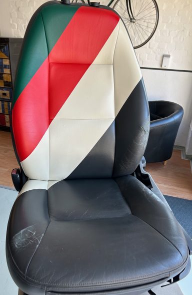 Vom reparierten Leder mit aufgefrischtem Anthrazit zum Elfenbein zum Rot zum Grün – es gibt kaum Grenzen.
